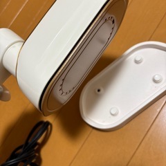 Amazonで購入したハンディータイプのスチームアイロンの画像