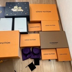 ブランド箱、紙袋の画像