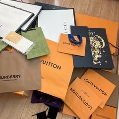 ブランド箱、紙袋の画像