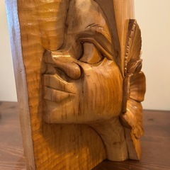 木彫りの壁掛けの画像