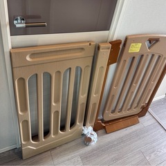 美品 ベビーゲート 調整可能 エクステンション付き 日本育児の画像