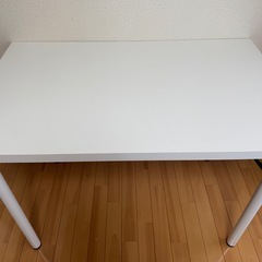 IKEAテーブル イスの画像