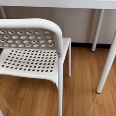 IKEAテーブル イスの画像