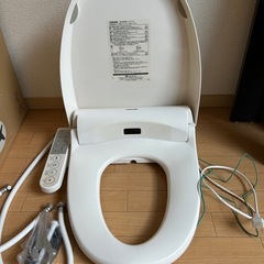 【あと2日で処分& 無料！】TOSHIBA 温水洗浄便座（ウォシュレット）の画像