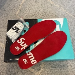 Supreme x Nike SB Dunk Low QS "Varsity の画像