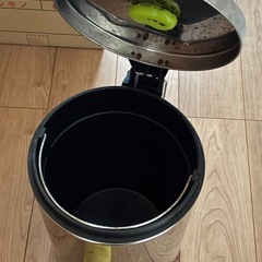 【無料】ステンレス製 ペダル式ゴミ箱（二重構造・内カゴ付） 渋谷区手渡しの画像