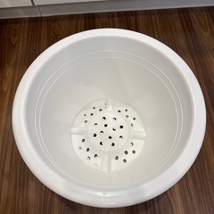大型プラ製植木鉢の画像