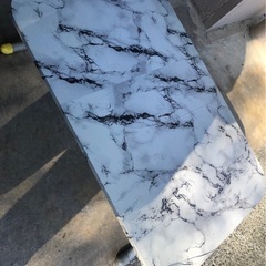 折りたたみテーブルの画像