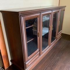 リビングボード　サイドボード　キャビネット　カップボード　食器棚　ディスプレイボード　きれいな状態
の画像
