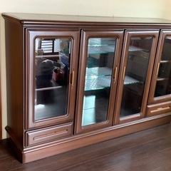 リビングボード　サイドボード　キャビネット　カップボード　食器棚　ディスプレイボード　きれいな状態
の画像