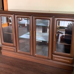 リビングボード　サイドボード　キャビネット　カップボード　食器棚　ディスプレイボード　きれいな状態
の画像