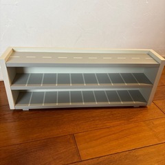 ミニカー収納　木製駐車場型　使用品の画像