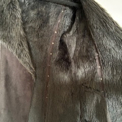 CECIL McBEE セシルマクビー　ファー付き　黒ムートンコートの画像