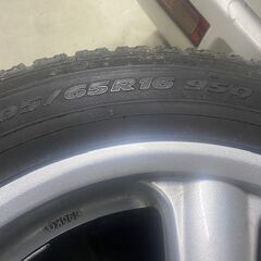 スタッドレスタイヤ　ミニバンなどに　ホイル付きの画像