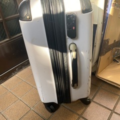 スーツケース　キャリーケースの画像