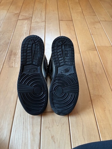 【値下げしました】
Nike Jordan1 MID 24cmスニーカー