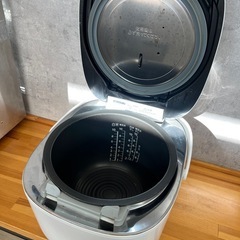 TOSHIBA
一升炊のIH圧力炊飯器の画像