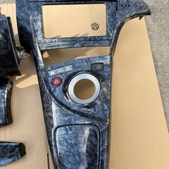 30プリウス 黒木目パネルの画像