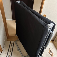 折りたたみベッドの画像