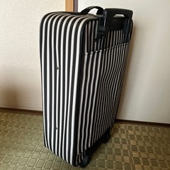 スーツケース　ストライプ　　白　黒　レディースの画像