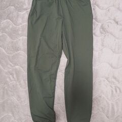 ジョガーパンツ　3本まとめ　ナイキ（黒）　ユニクロ（グレー・カーキ）の画像