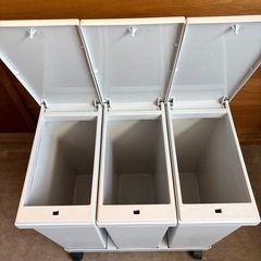 【お話し中】キャスター付きゴミ箱　の画像