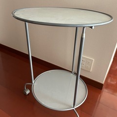 IKEA ガラスサイドテーブルの画像