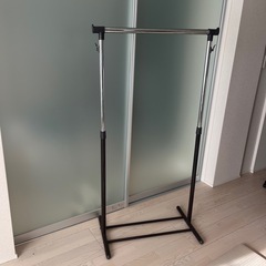 ハンガーラック ダークブラウン 高さ調節機能付の画像