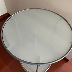 IKEA ガラスサイドテーブルの画像