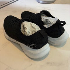 スケッチャーズ靴の画像