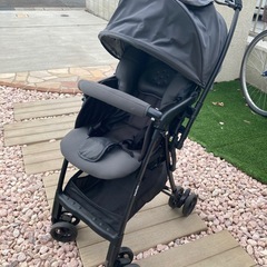アップリカ ベビーカーの画像