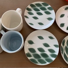 食器類(小皿4枚、コップ4つ)の画像
