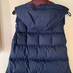 エディーバウアー　ダウンベスト ネイビー フード付きの画像