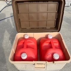 灯油用ポリタンク　20L ２個(タンクケース付き)の画像