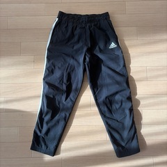 adidas パーカーパンツセット　サイズ130の画像