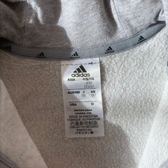 adidas パーカーパンツセット　サイズ130の画像