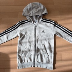adidas パーカーパンツセット　サイズ130の画像