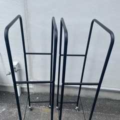 美品 薄型タイヤラック 4本縦置き 
2個組の画像