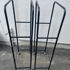 美品 薄型タイヤラック 4本縦置き 
2個組の画像