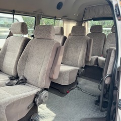 10人乗りハイエースディーゼル車レンタカー送迎車の画像