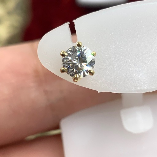 K18 一粒ダイヤピアス　VSクラス　0.306ct ソーティング付中央宝石
