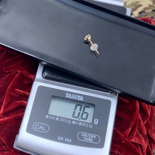 K18 一粒ダイヤピアス　VSクラス　0.306ct ソーティング付中央宝石