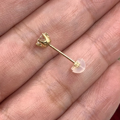 K18 一粒ダイヤピアス　VSクラス　0.306ct ソーティング付中央宝石