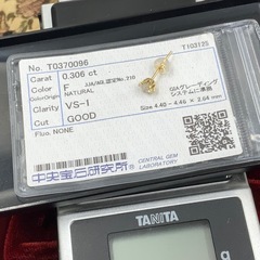 K18 一粒ダイヤピアス　VSクラス　0.306ct ソーティング付中央宝石の画像
