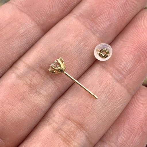 K18 一粒ダイヤピアス　VSクラス　0.306ct ソーティング付中央宝石