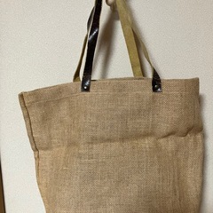 麻のトートバッグの画像