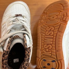 お出かけ　ハイカット　ダンスシューズ　室内履き　白　ヒョウ柄　17cmの画像