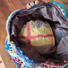 モチーフ繋ぎのバッグの画像