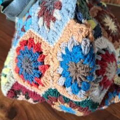 モチーフ繋ぎのバッグの画像