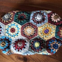 モチーフ繋ぎのバッグの画像